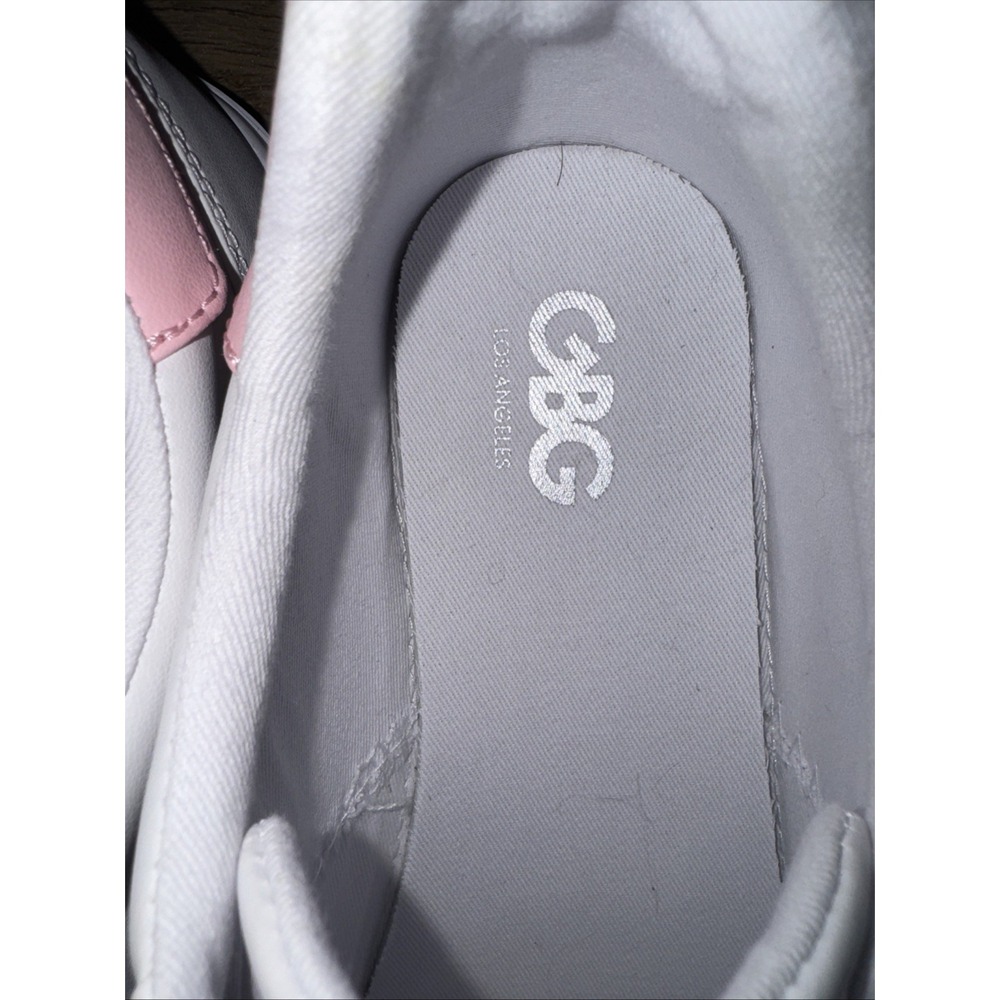 GUESS Women's White Pink Comfort Sneakers Logo Star Heart Lips Accents 9.5 NEW - Picture 5 of 11